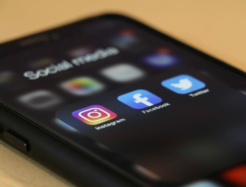 Bild mit Smartphone und Social Media Apps